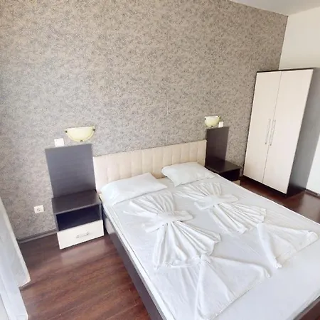 ヴィラ Imperial Heights Villas サニービーチ