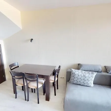 ヴィラ Imperial Heights Villas サニービーチ