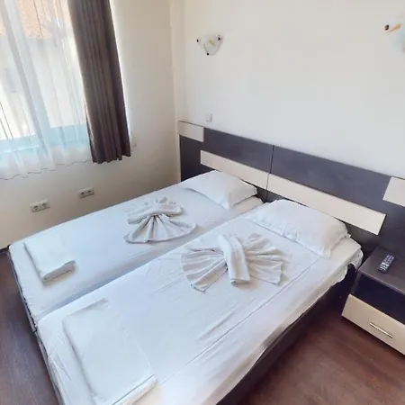 Imperial Heights Villas サニービーチ