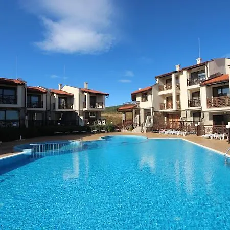 ヴィラ Imperial Heights Villas サニービーチ