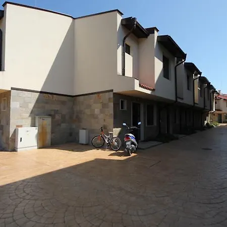 Imperial Heights Villas ヴィラ *