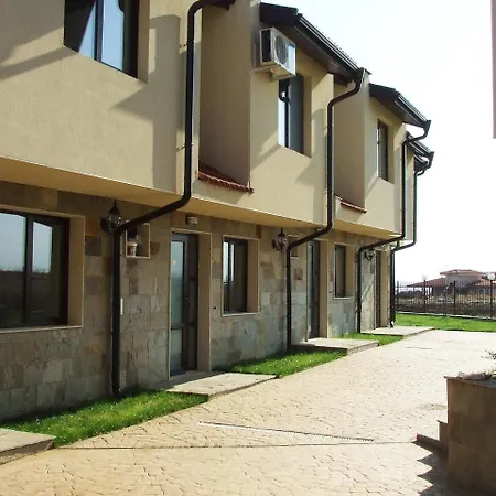 Imperial Heights Villas ヴィラ *