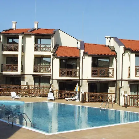 Imperial Heights Villas サニービーチ