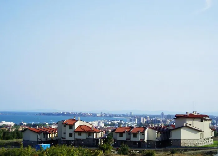 Villa Imperial Heights Villas