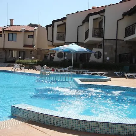 빌라 Imperial Heights Villas *